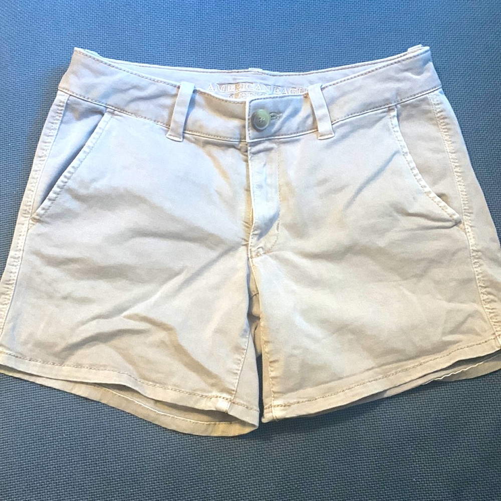 American Eagle Super Stretch X MIDI Shorts khaki size 6